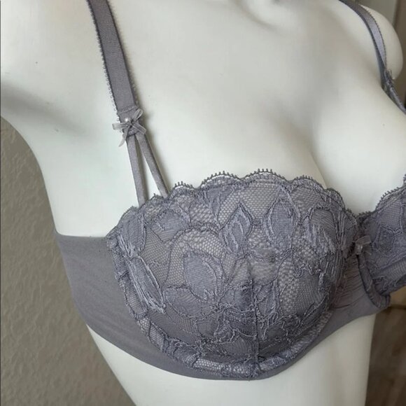 Victoria's Secret Gray Lace Underwire Bra with Scalloped Edges - Picture 4 of 6